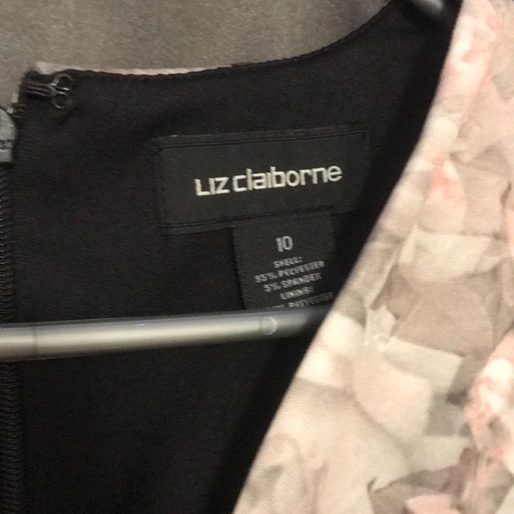 Obscure rose patterned dress. - Picture 4 of 4